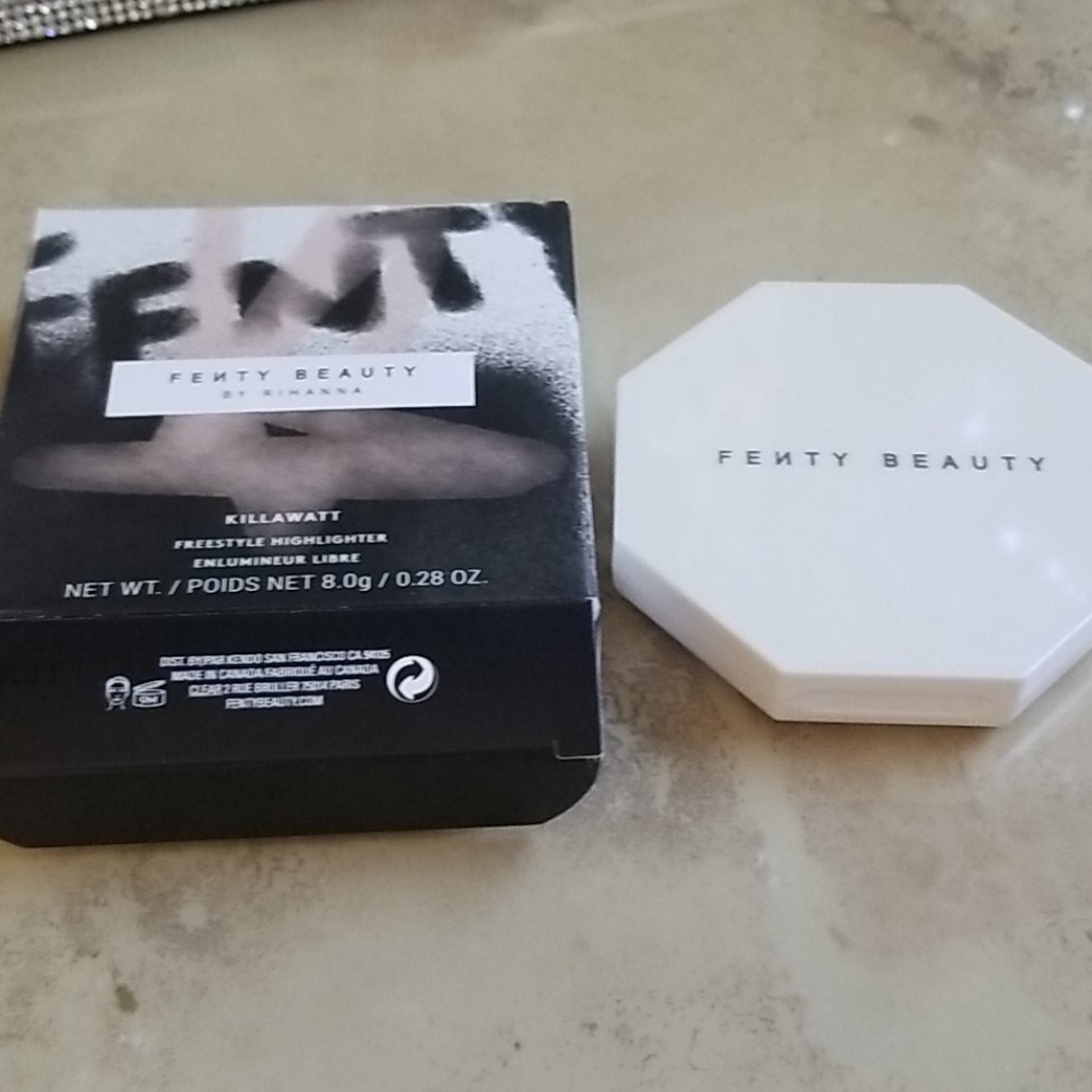 **HOST PICK** Fenty Beauty Highlighter